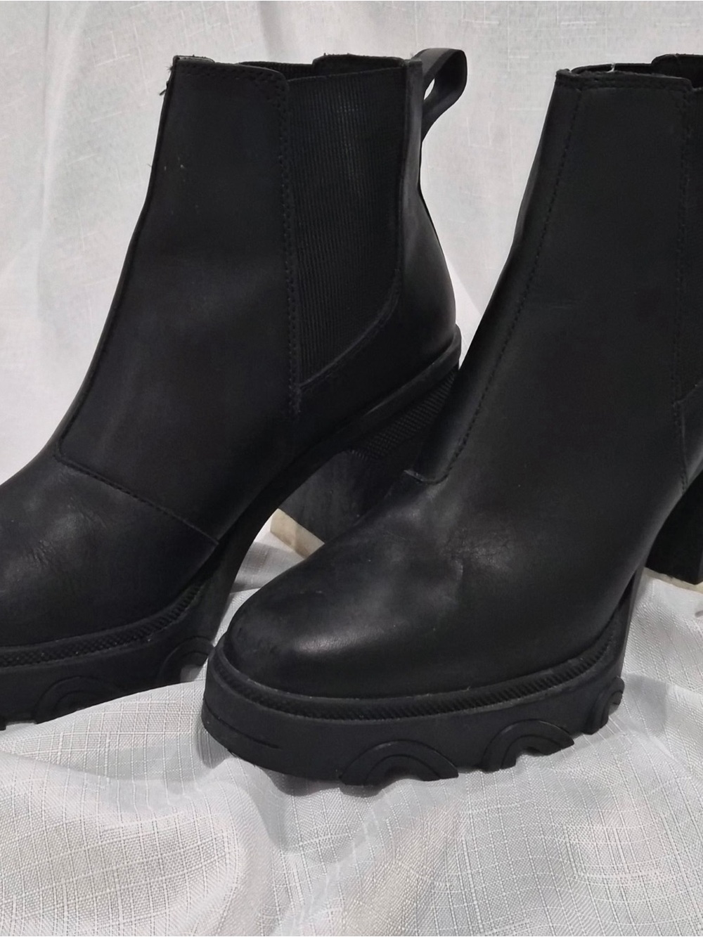 Sorel Black Chunky Chelsea Ankle Booties